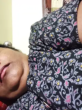 yamini1431 live cam on StripChat