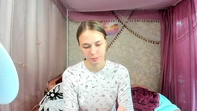 leila_bambi_ live cam on StripChat