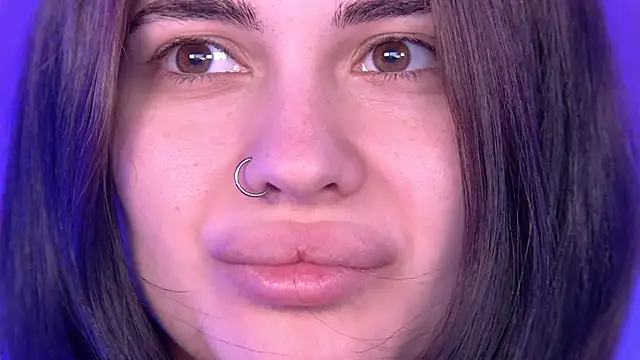 AdrianaToress webcam
