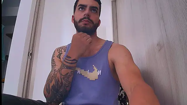 thomas_gun live cam on StripChat