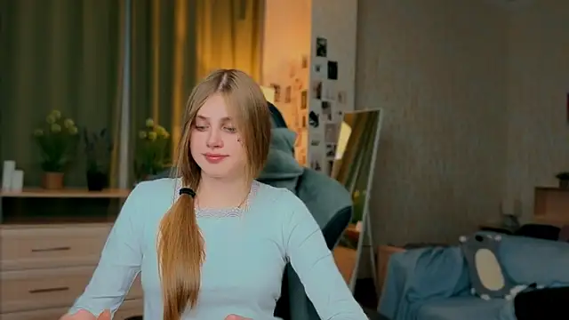 yourbeautyarya webcam
