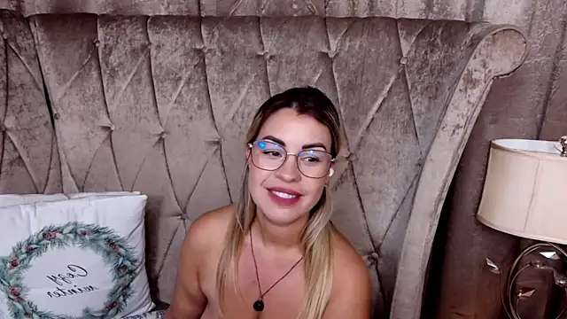 BustyGizelle webcam