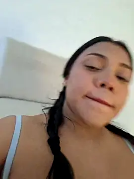 isabelateran live cam on StripChat