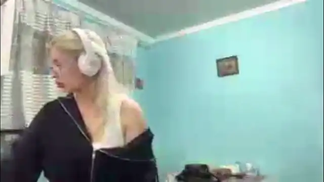 SpotlessParaffin webcam