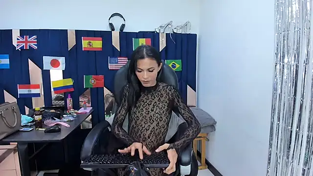 Aisha_hotts777 webcam