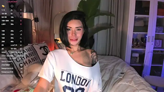 ParisianDoll webcam