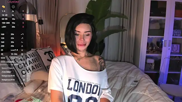 ParisianDoll live cam on StripChat