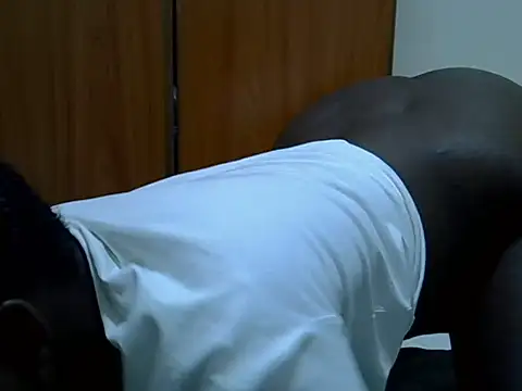 icy_pearl live cam on StripChat