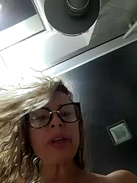 Monique_2023 live cam on StripChat