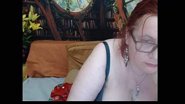 PlayfullMature webcam