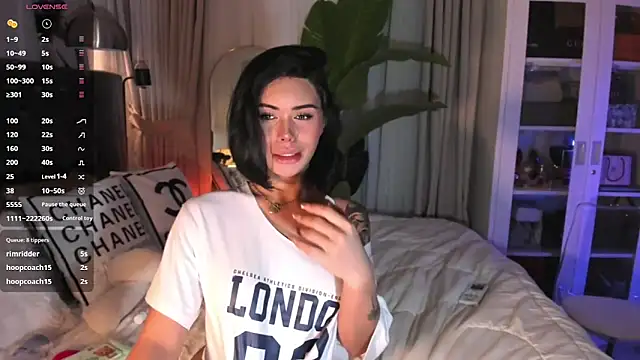 ParisianDoll webcam