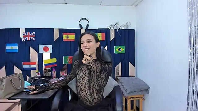 Aisha_hotts777 live cam on StripChat