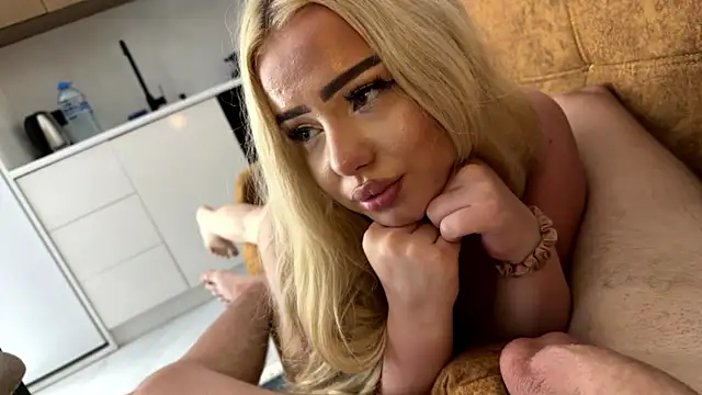 Blonde88888 live cam on StripChat