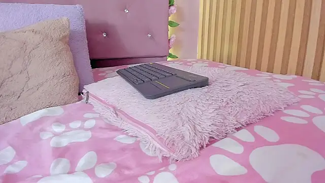 lovely__kiss__ webcam