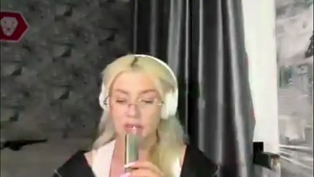 SpotlessParaffin webcam