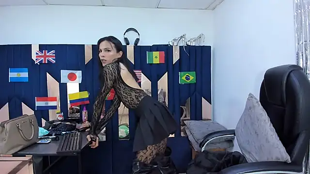 Aisha_hotts777 webcam