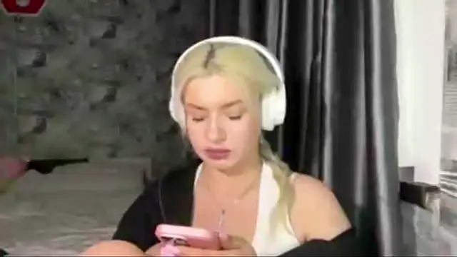 SpotlessParaffin webcam