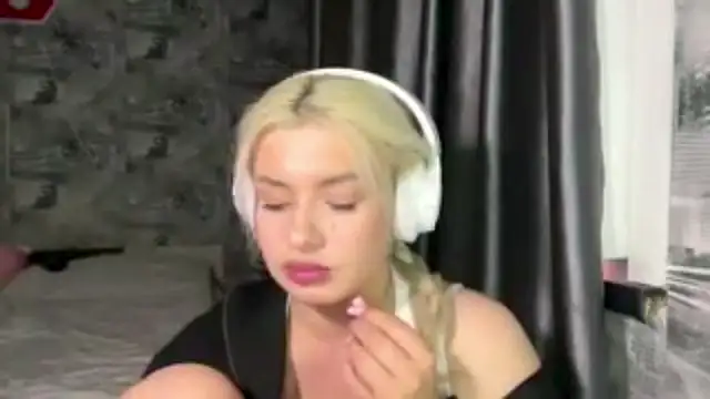 SpotlessParaffin webcam