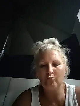 Divineblond webcam