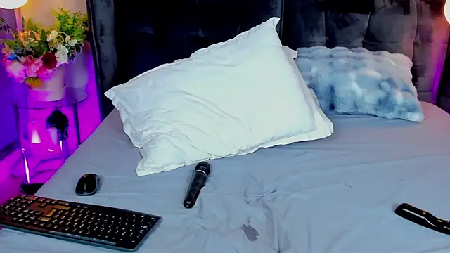 AdoraLynn webcam