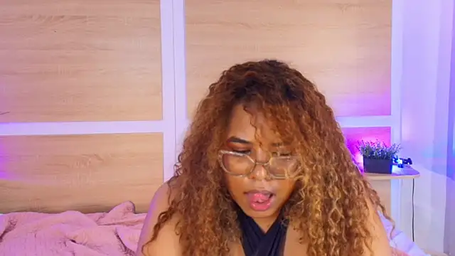 Your_big_ebony_goddness webcam
