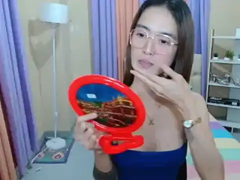XxTsUncutAskaxX webcam