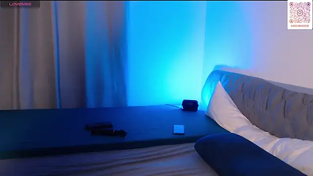 smallboss2 live cam on StripChat