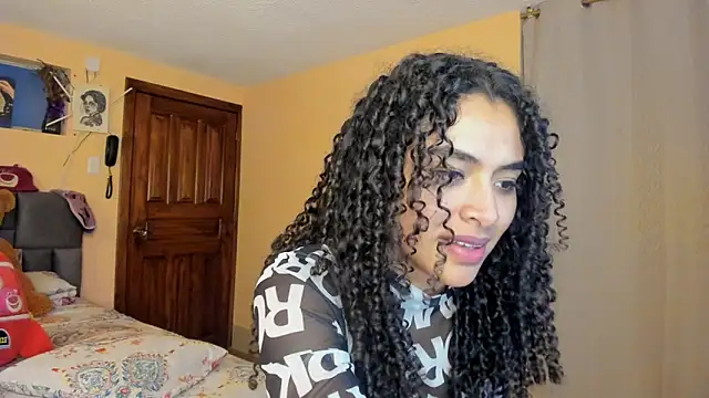 Keniia_rizz live cam on StripChat