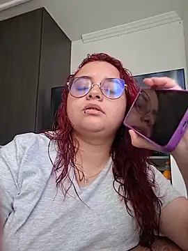 CURVY-HORNY webcam