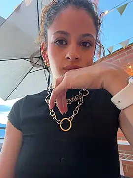 alana15's live cam