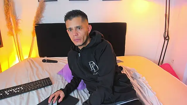 Bonny_and_carrot
