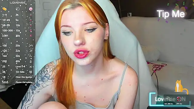 MeganNewCat live cam on StripChat