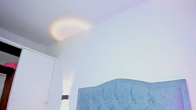ella_owen1 live cam on StripChat