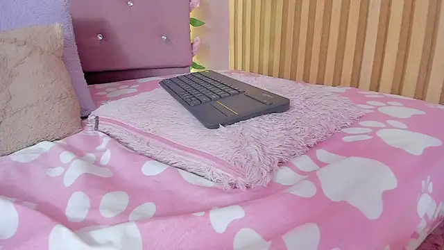 lovely__kiss__ webcam