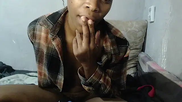 Mogheslay27 live cam on StripChat