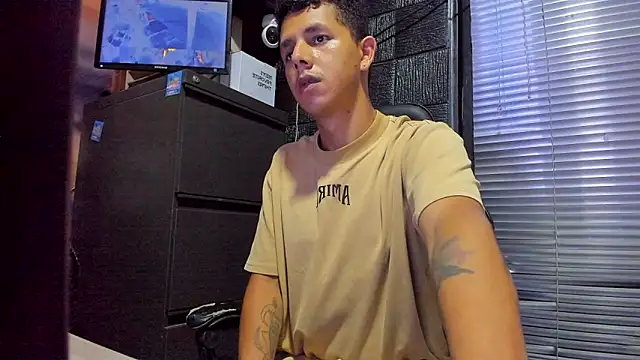 boy_bigcock24cm live cam on StripChat