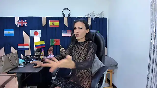 Aisha_hotts777 webcam