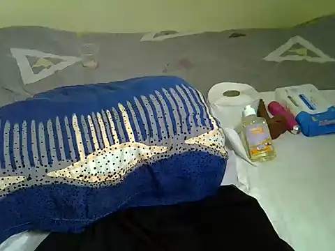 Pearl_petite webcam