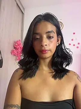 laura_fernandezii - Laura_fernandezII's free webcam - UK Sex Cams