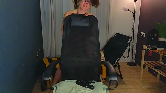 laracroftmansion live cam on StripChat