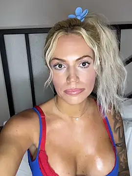 sophiamariexoxo240 live cam on StripChat