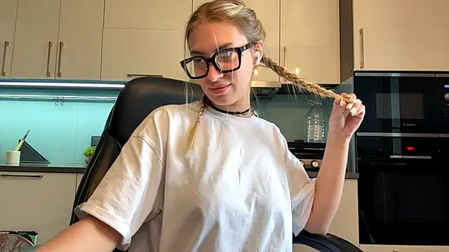 SoftnessMila webcam
