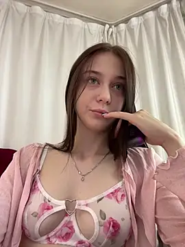 MiraXS live cam on StripChat