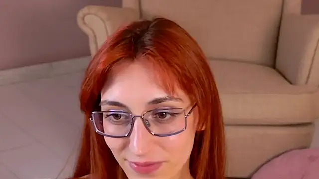 LeyaAtwood live cam on StripChat