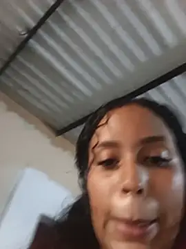 Laura20lopez live cam on StripChat