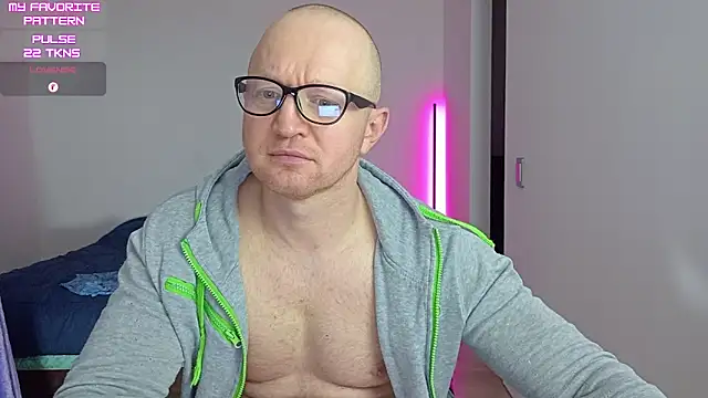 kevintyler69 live cam on StripChat