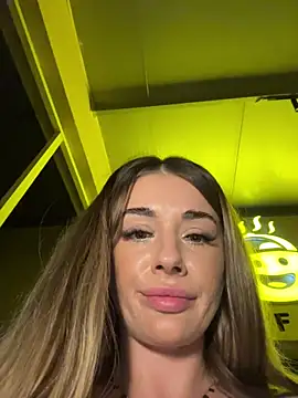 IsabellaEtthan live cam on StripChat