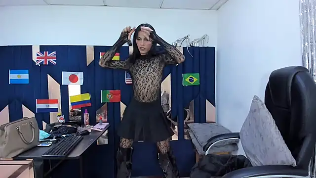 Aisha_hotts777 live cam on StripChat