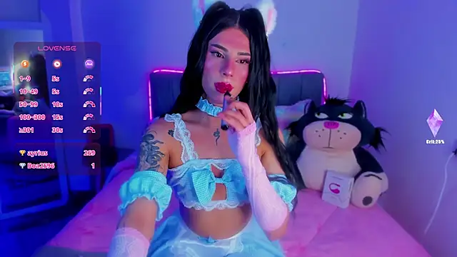 Emily_cute09 live cam on StripChat