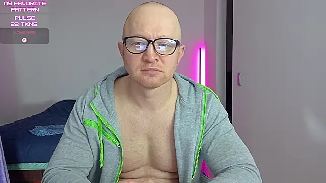 kevintyler69 live cam on StripChat